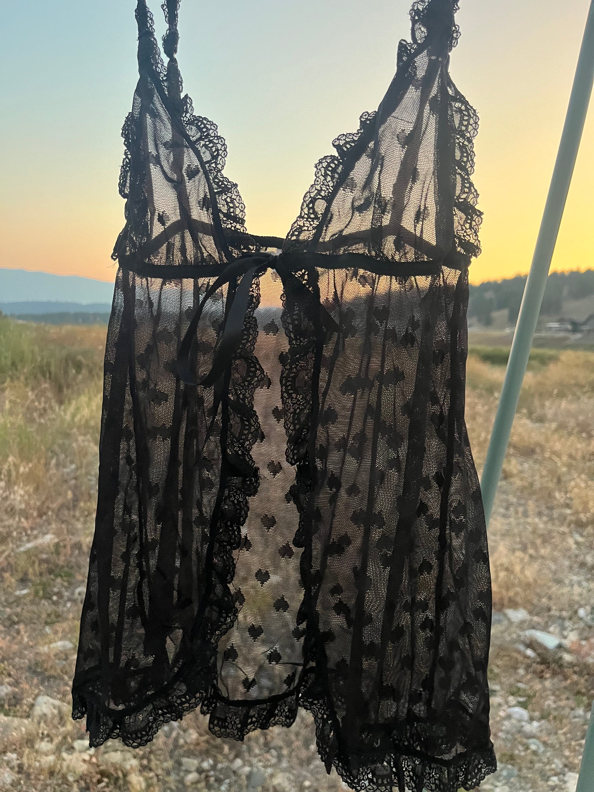 Lace black top